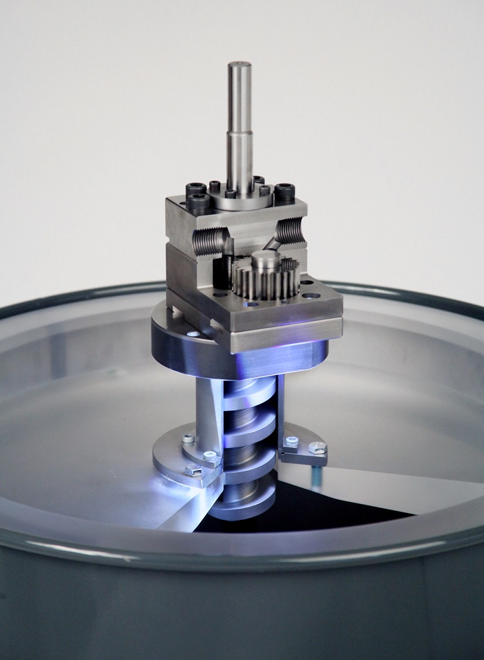 The drum pump with conveying screw on drum follow-up plate. © Oerlikon Barmag 