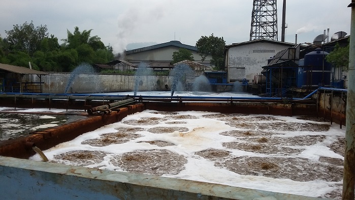 Textile dyeing process. © Renè van Berkel, UNIDO