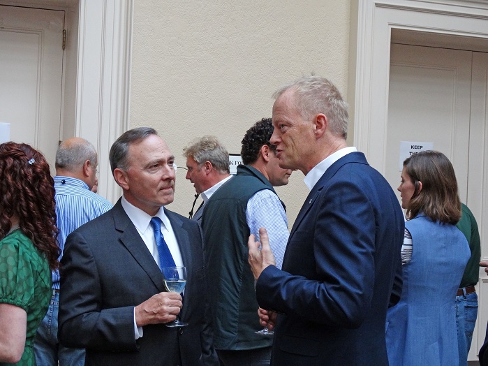 Dave Rousse, INDA, and Bernd Kunze, CEO, Reicofil. © INDA