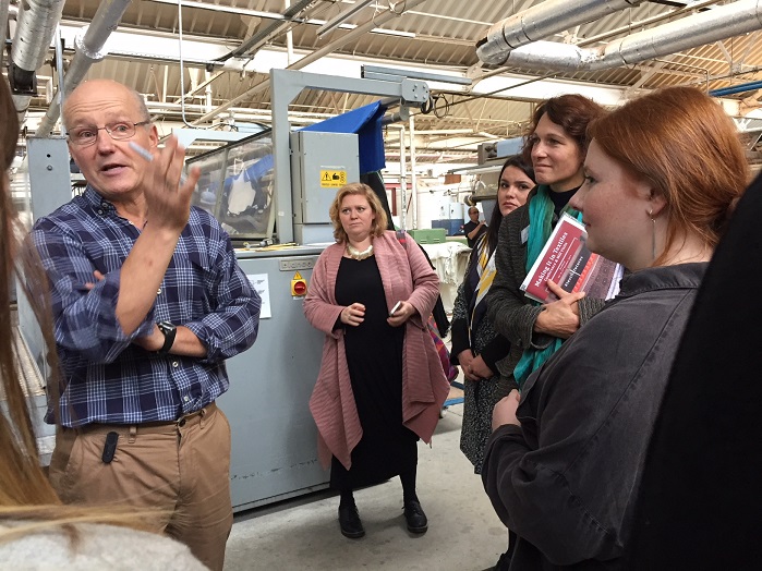 Students with Margo Selby at Antich. © MiT/Angela Swan Greaves