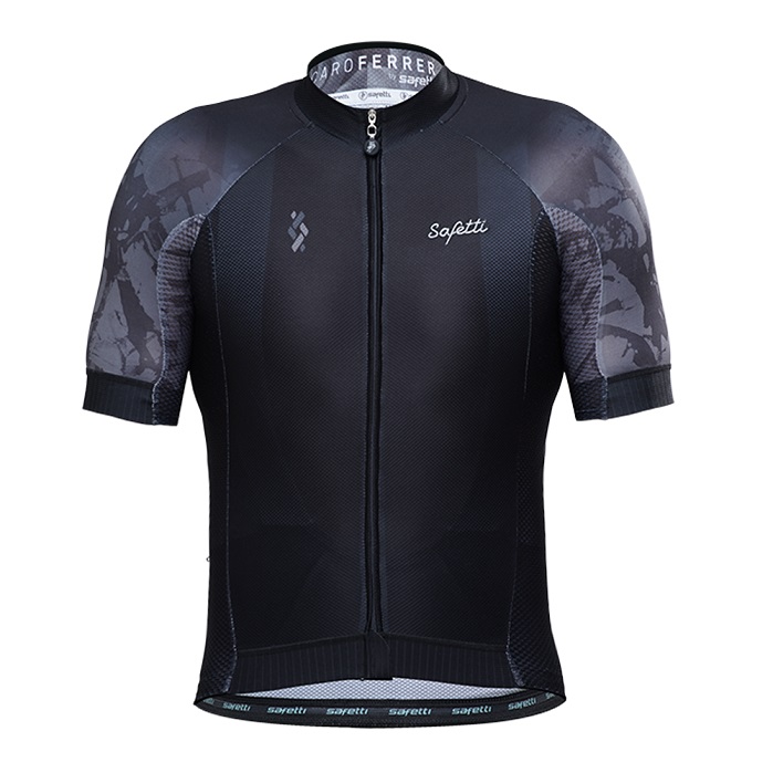 Safetti used the Roica Eco-Smart family in a range of garments designed for cyclists. © Safetti 