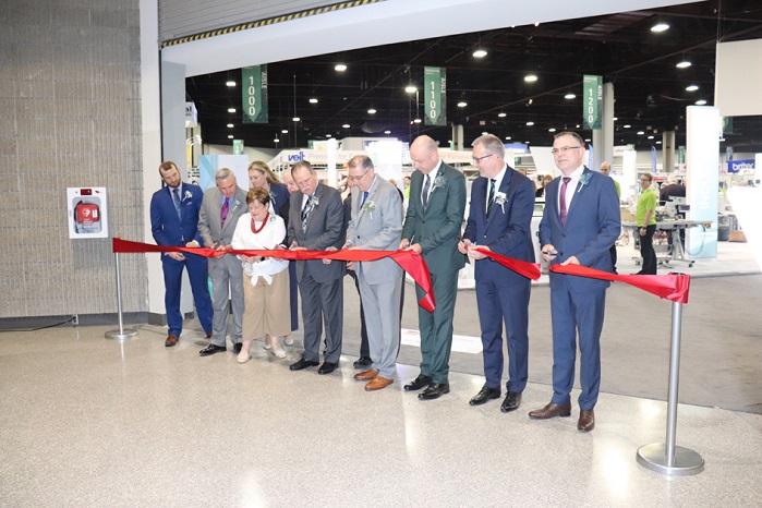 The ribbon cutting ceremony. © Adrian Wilson