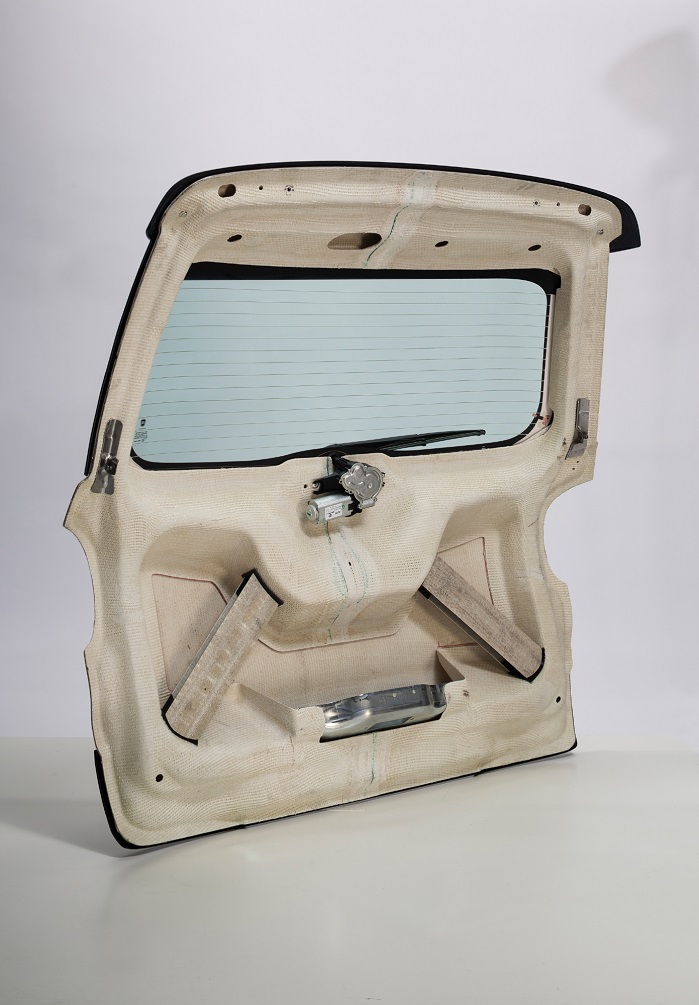 The 3D-Lighttrans tailgate created for the Fiat 500L (front). © Van de Wiele