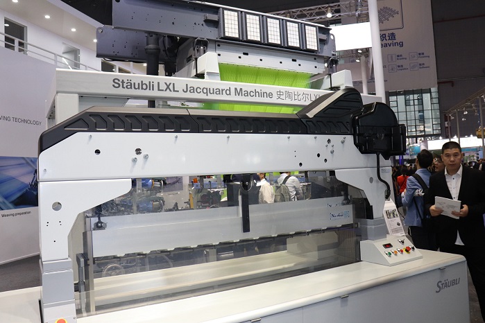 StÃ¤ubli introduced its new Beampro reading-in machine. © Adrian Wilson 